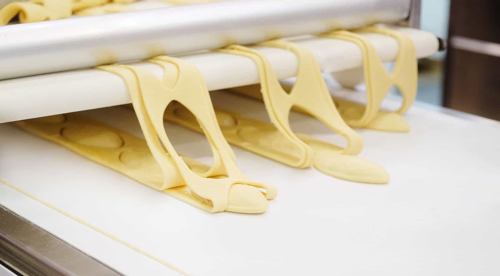 Case Study: Cutting Maintenance Costs in a Baking Company with a Custom V-Guide Solution